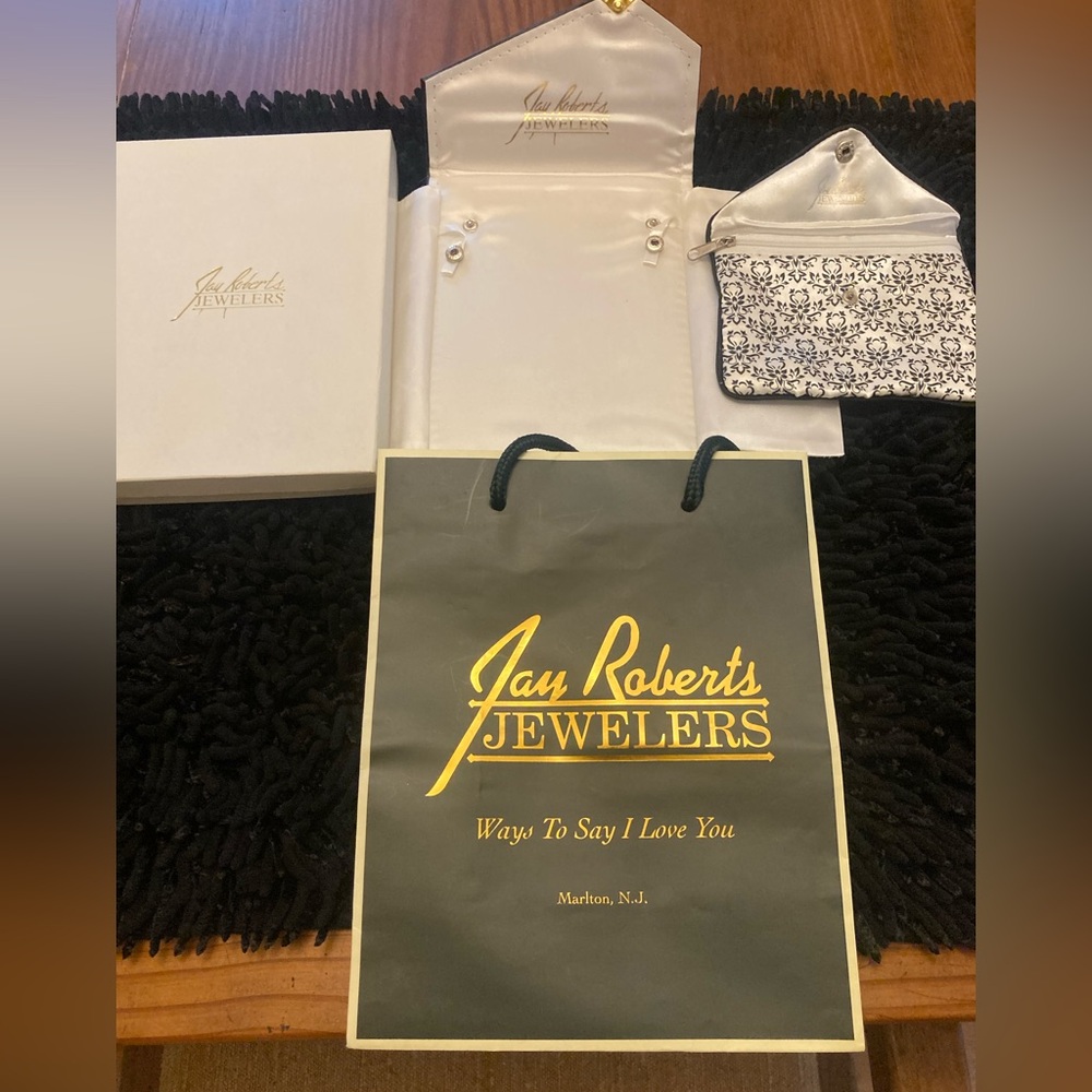 Jay Roberts package for necklace, no jewelry.